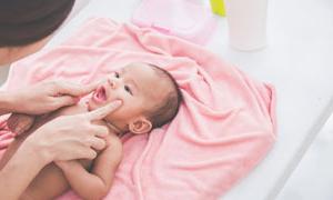吃母乳婴儿肠胀气发生的原因