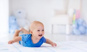 母乳一边吃多长时间
