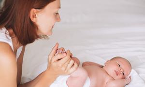 一个月的婴儿母乳喂养要喝水吗