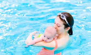 新生婴儿8斤一次喝多少毫升奶